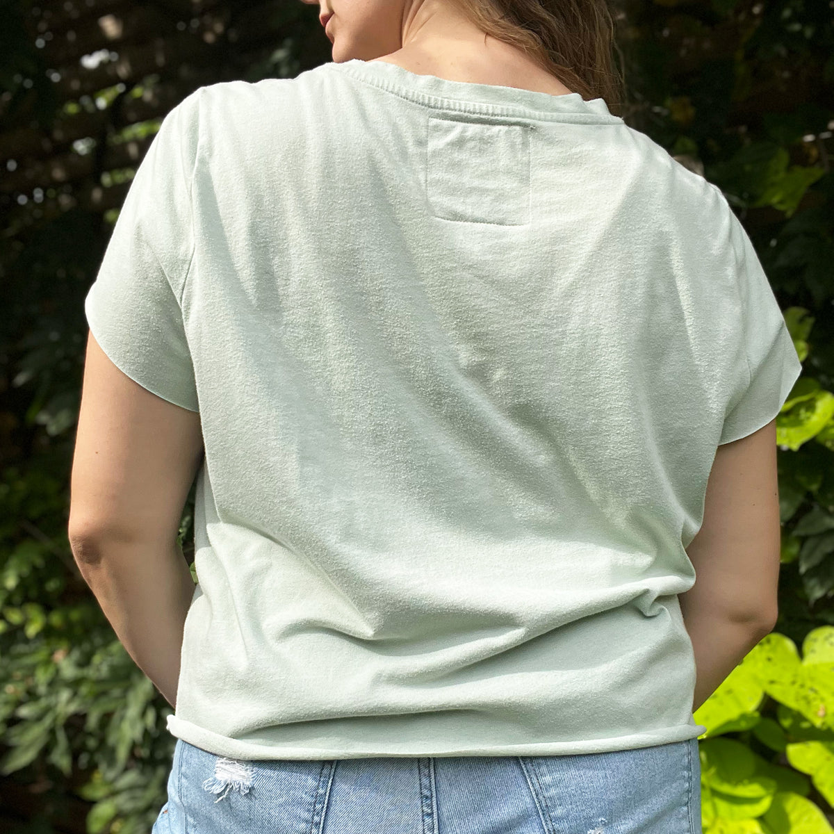 Peace, Love & Berries | Holly | December Birth Flower | Mint Green Tee | XL