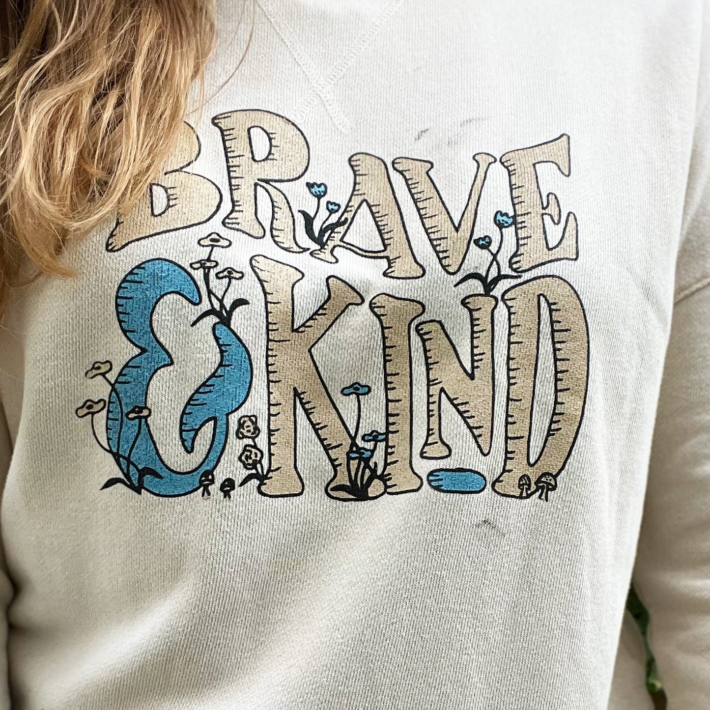 Brave & Kind | Cream Sweatshirt Tee | Medium