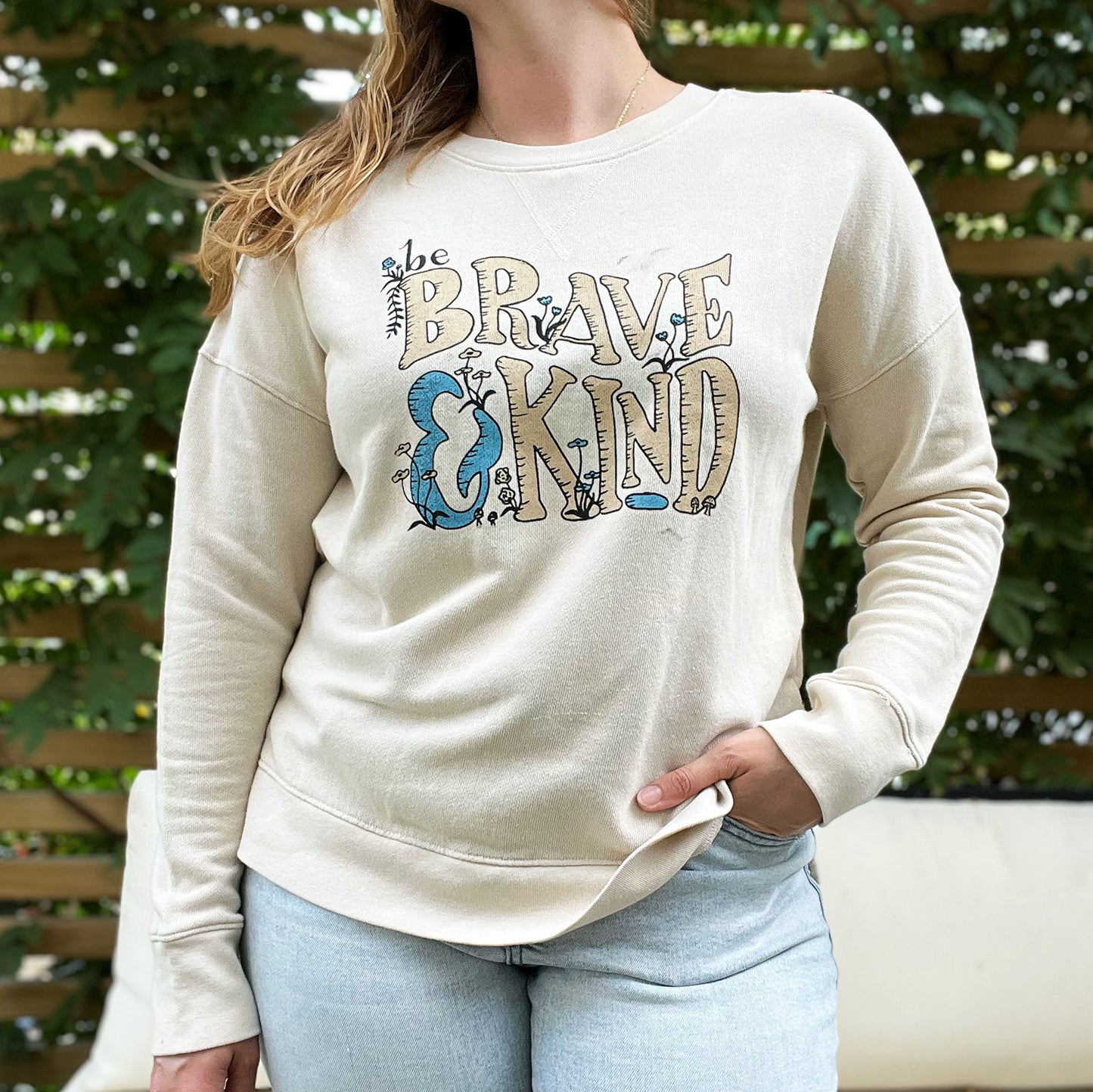 Brave & Kind | Cream Sweatshirt Tee | Medium
