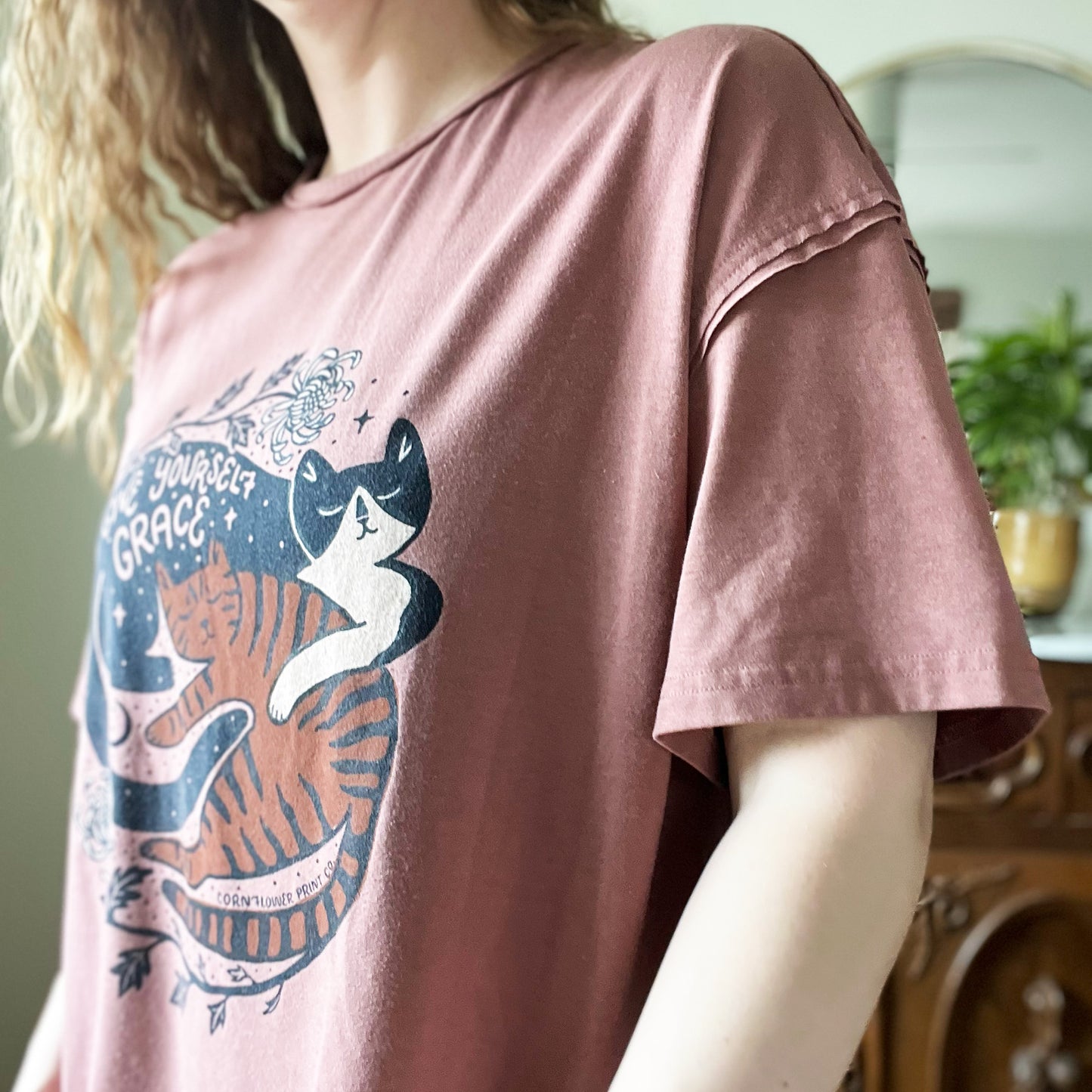 November Birth Flower | Chrysanthemum | Dusty Pink Tee | Medium