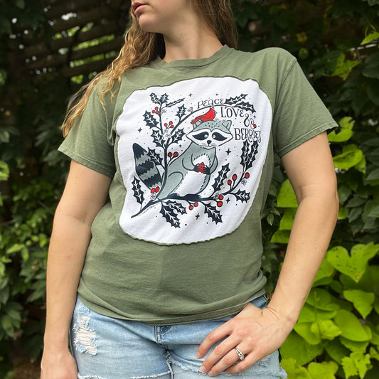 Peace, Love & Berries | Holly | December Birth Flower | Green Tee | Medium