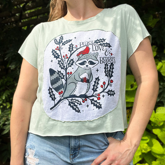 Peace, Love & Berries | Holly | December Birth Flower | Mint Green Tee | XL