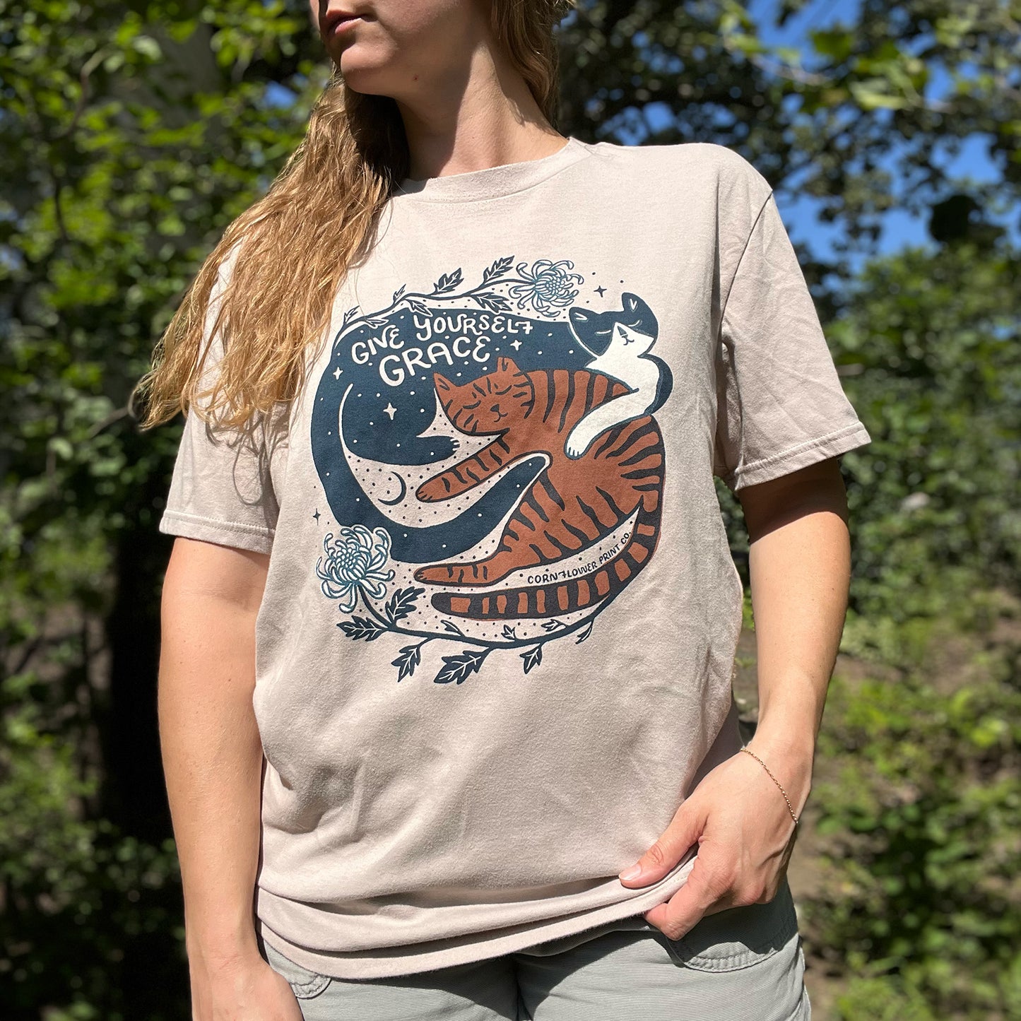 November Birth Flower | Chrysanthemum | Cream Tee | XL