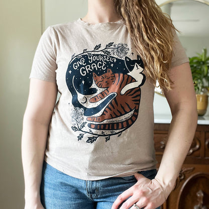 November Birth Flower | Chrysanthemum | Tan Tee | Medium