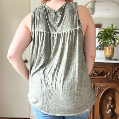 November Birth Flower | Chrysanthemum | Gray Ruffle Tank Top | 2X